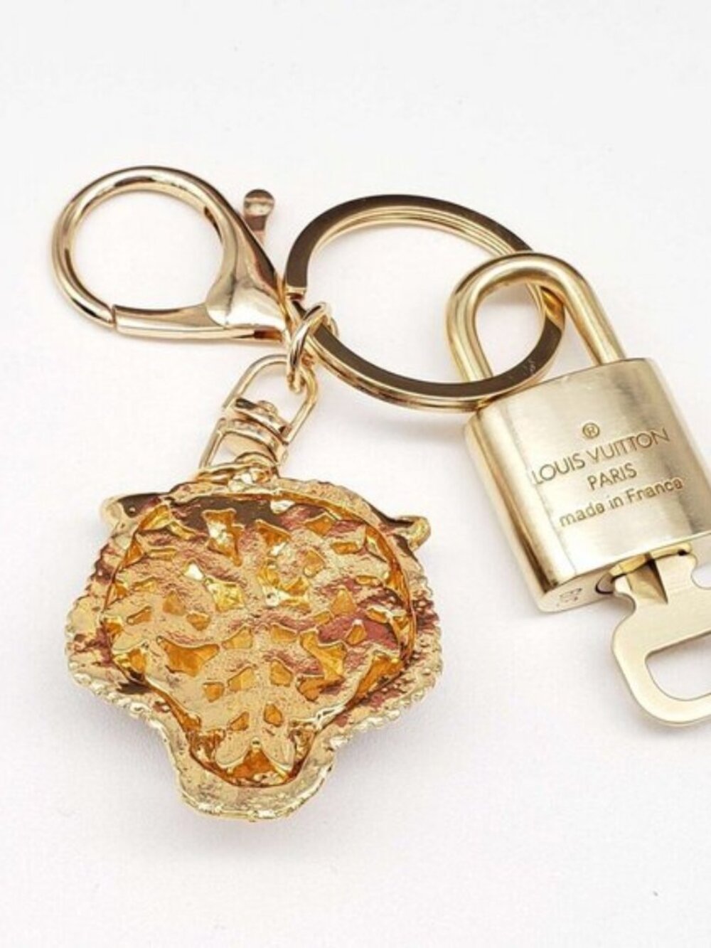 Authentic LV Gold Padlock & Key 🔑 Bag Charm / Unbranded Keychain Combo - Picture 3 of 7